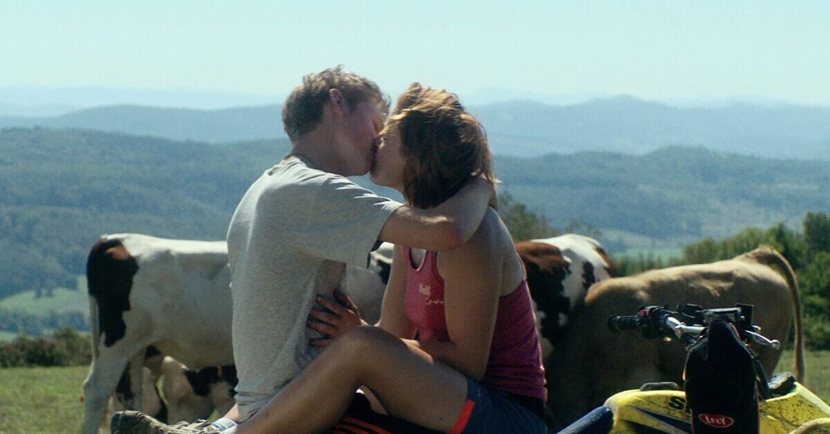 Clément Faveau and Maïwene Barthelemy in Holy Cow